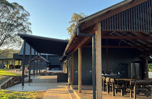 Valla House | Hidden Gem, Unique Rural barn on acreage yet 5 minutes to beautiful Valla Beach