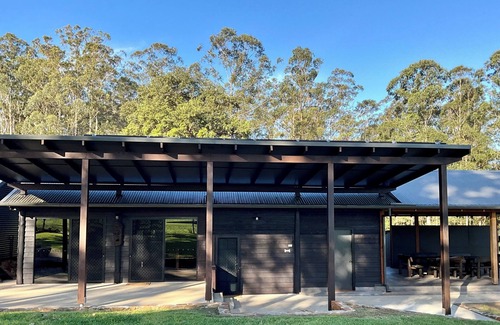 Valla House | Hidden Gem, Unique Rural barn on acreage yet 5 minutes to beautiful Valla Beach