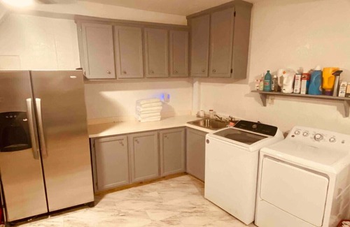 Northside Apartment | Hidden Gem w/1G WiFi & Free Parking Near Downtown