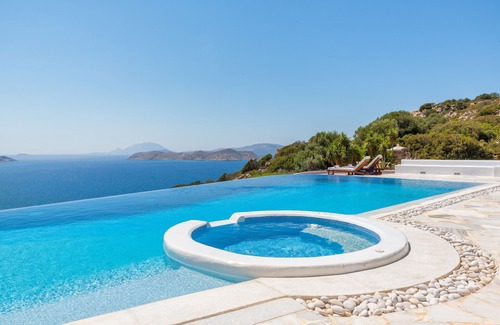 Asklipiio Villa | Hidden Gem with infinity pool overlooking 7 Islands,Villa in Hacienda style