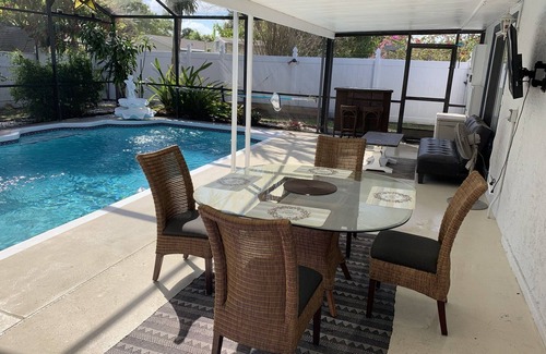 Pebble Point House | Hidden Gem with private pool for Family 20 minutes to Disney and Universal