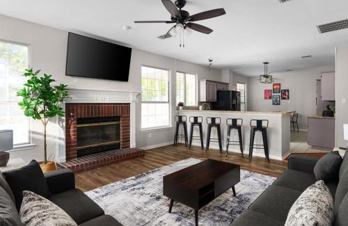 Katymead House | Hidden Gems with Pool and Game room