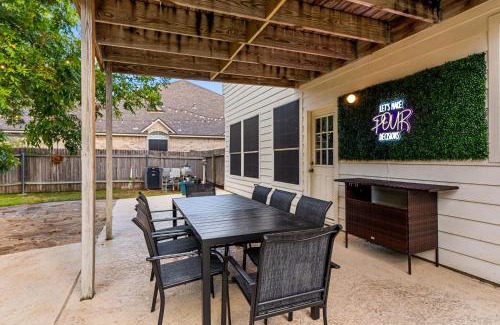 Katymead House | Hidden Gems with Pool and Game room