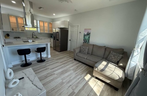 Palm River-Clair Mel Apartment | Hidden Getaway - Apartament A