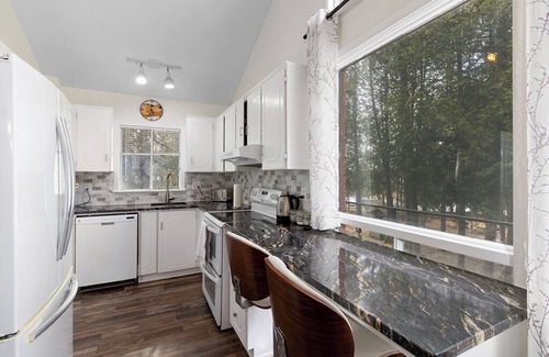 Grey Highlands Cottage | Hidden Haven Cottage: The Perfect Family Getaway for Fun and Relaxation!