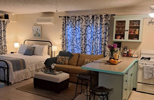 Venetian Road Settlement House | Hidden Haven - Cozy Studio - with pool.