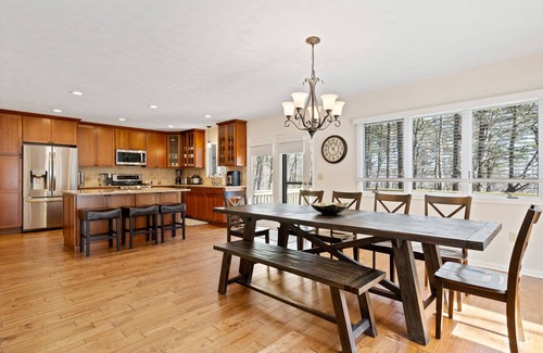 McGaheysville Ski Chalet | Hidden Haven - Kids friendly home, Great Location, Extended Deck, Outdoor Dining