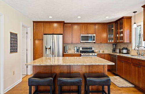 McGaheysville Ski Chalet | Hidden Haven - Kids friendly home, Great Location, Extended Deck, Outdoor Dining