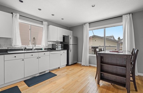 Hidden Valley House | Hidden Haven - Renovated 3Bdrm 2.5Bath in Quiet Neighborhood