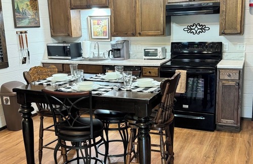 Smithville Cabin | Hidden Hills Enchanted- Broken Bow/Hochatown- 1bd