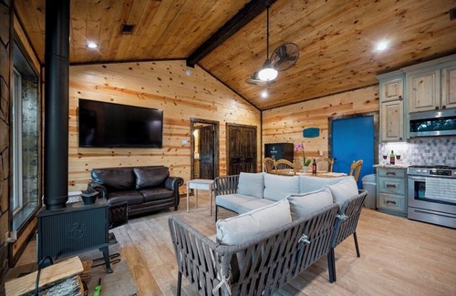 Smithville Cabin | Hidden Hills Hideaway- Broken Bow/Hochatown- 2bd