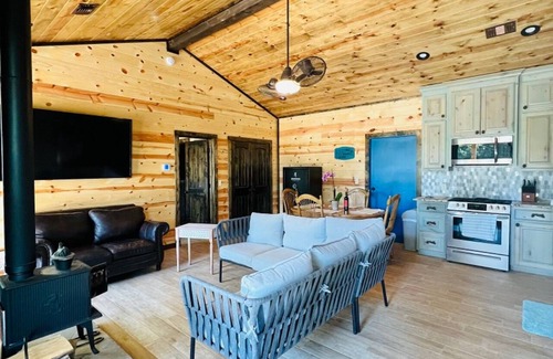 Smithville Cabin | Hidden Hills Hideaway- Broken Bow/Hochatown- 2bd