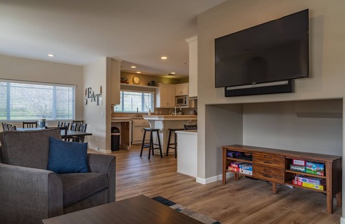 Templeton House | Hidden Hills-Luxury Wine Country Home with Pool, Spa and Bocce Court!