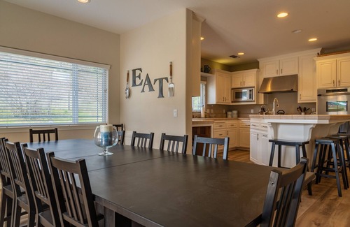 Templeton House | Hidden Hills-Luxury Wine Country Home with Pool, Spa and Bocce Court!
