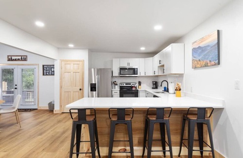 Luray House | Hidden Hollow 3BD Cabin - Hot Tub+ Wifi+ Game Room