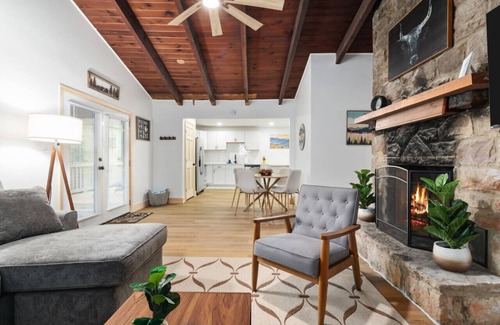 Luray House | Hidden Hollow 3BD Cabin - Hot Tub+ Wifi+ Game Room