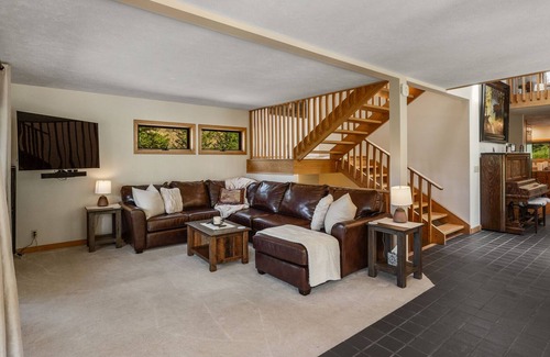 Bozeman House | Hidden Hollow- Sweet home with incredible views and a hot tub!
