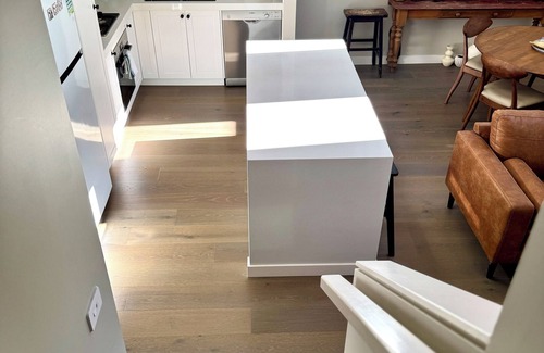 Mansfield House | Hidden Hunter Luxe light filled townhouse walking Distance to Mansfield High Stn