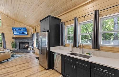 Cleveland Cabin | Hidden Jewel - 3rd Night Free! See Details Below.