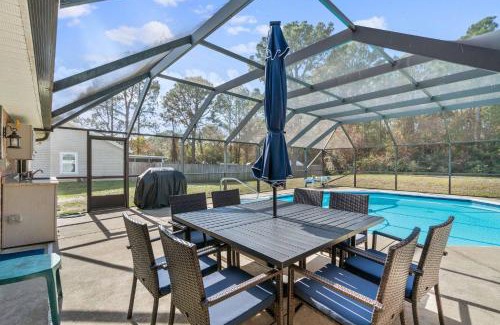 Navarre House | Hidden Jewel WITH A POOL