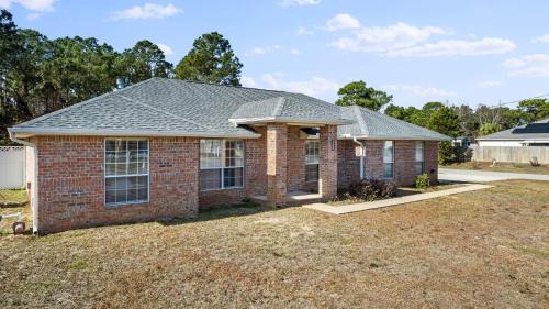 Navarre House | Hidden Jewel WITH A POOL