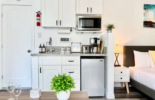 La Mesa House | Hidden King Suite with Garden, Parking - 4 Guest