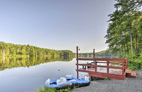 Town of Smyrna Cottage | Hidden Lakefront Retreat: Fire Pit & Fishing Dock!