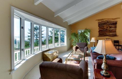 Yachats House | Hidden Luxury Beachfront Estate