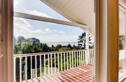 Yachats House | Hidden Luxury Beachfront Estate