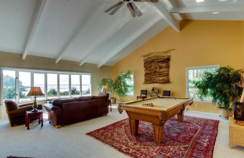 Yachats House | Hidden Luxury Beachfront Estate