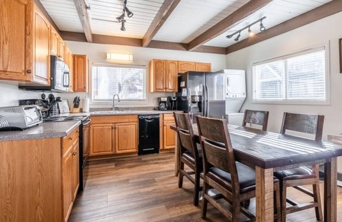 June Lake House | Hidden Meadow Cabin-June Lake, CA