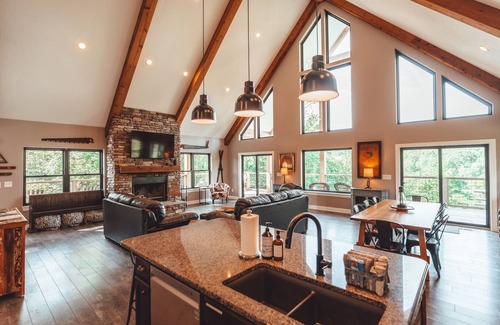 Rockbridge Cabin | Hidden Meadows-Nature Trails,Wi-Fi,Hot Tub,Game Room, 20+ private acres