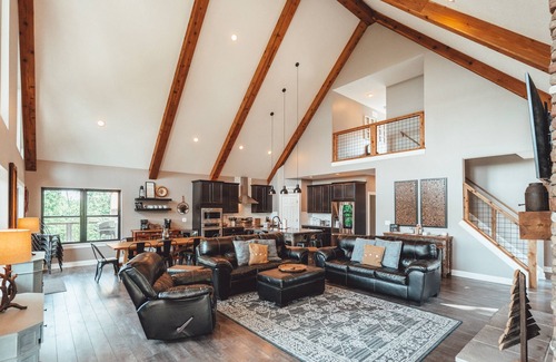 Rockbridge Cabin | Hidden Meadows-Nature Trails,Wi-Fi,Hot Tub,Game Room, 20+ private acres