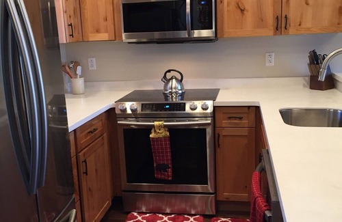 Burnsville Cabin | Hidden Mountain Gem with Fantastic Views!