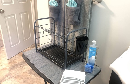 Weaverville House | 🏔️Hidden Mountain Gem 🏔️ multi-level guest suite with 2 patios! Sleeps 5