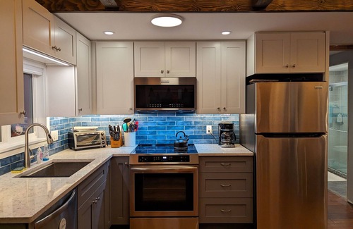 Narragansett House | Hidden Narragansett Gem! VIEWS, VIEWS, VIEWS!