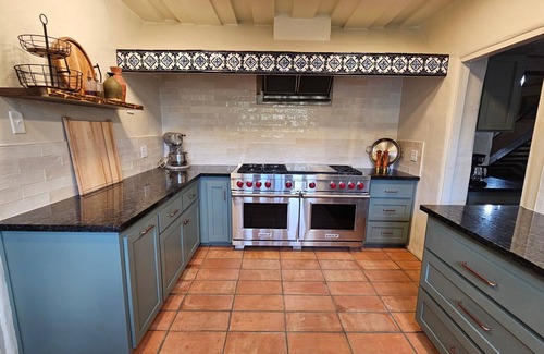 Victorville Resort | Hidden oasis resort perfect for groups, reunions & gatherings. Sleeps 48!