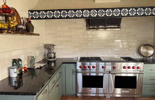 Victorville Resort | Hidden oasis resort perfect for groups, reunions & gatherings. Sleeps 48!