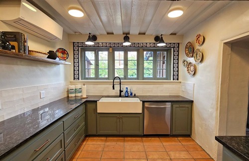 Victorville Resort | Hidden oasis resort perfect for groups, reunions & gatherings. Sleeps 48!