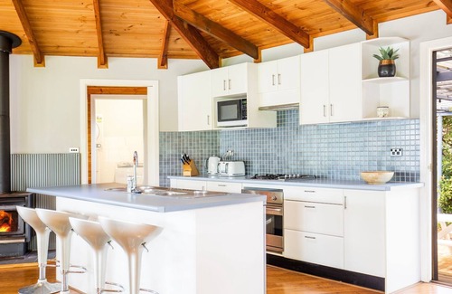 Callala Bay House | Hidden Orchard - Pet Friendly - 4 Mins Walk to Beach