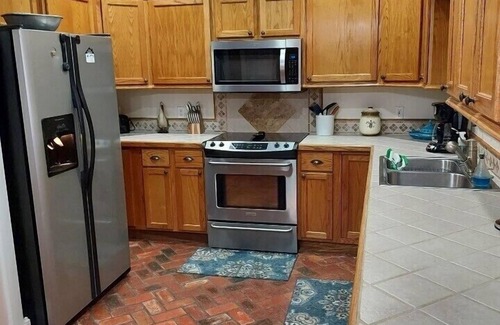 D'Iberville Cottage | Hidden Pearl Cottage - Walk to Scarlet Pearl Casino - 2.3 miles to Biloxi beach!