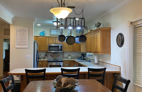 D'Iberville Cottage | Hidden Pearl Cottage - Walk to Scarlet Pearl Casino - 2.3 miles to Biloxi beach!