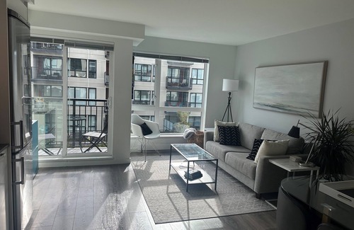 Downtown Victoria Condo | "HIDDEN RETREAT" in the heart of Victoria's Historic Inner Harbour-Chinatown