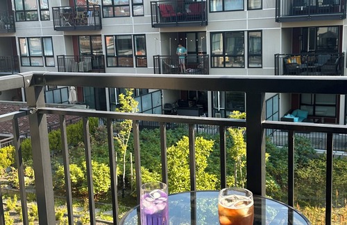 Downtown Victoria Condo | "HIDDEN RETREAT" in the heart of Victoria's Historic Inner Harbour-Chinatown