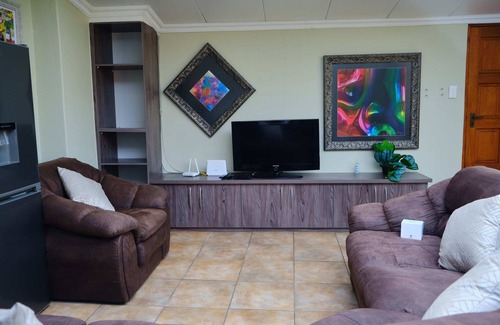 Greater Johannesburg Metropolitan Area House | Hidden retreat in Kensington, Johannesburg