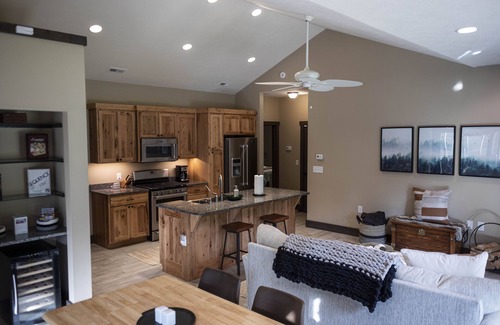 Bloomington House | Hidden Retreat on 30 Wooded Acres 5 Miles to Town