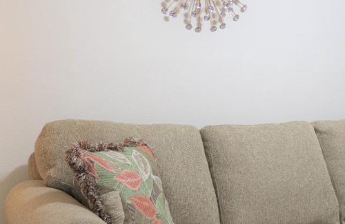 Lakeland Apartment | Hidden Ruby-Apartment with Kitchen and Laundry