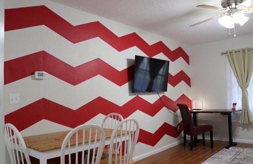 Lakeland Apartment | Hidden Ruby-Apartment with Kitchen and Laundry