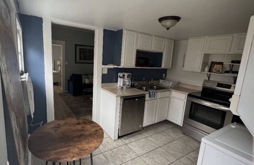 Broadmoor House | Hidden Sanctuary Uptown! 5 mins to Tulane and Loyola.