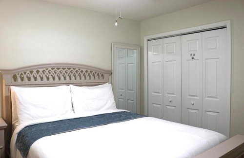 Lakeland Apartment | Hidden Sapphire-Apartment with Kitchen and Laundry